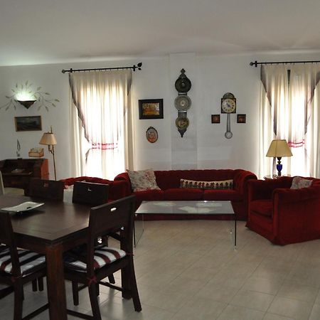 Apartamentos La Casa Pintada Caces Chambre photo