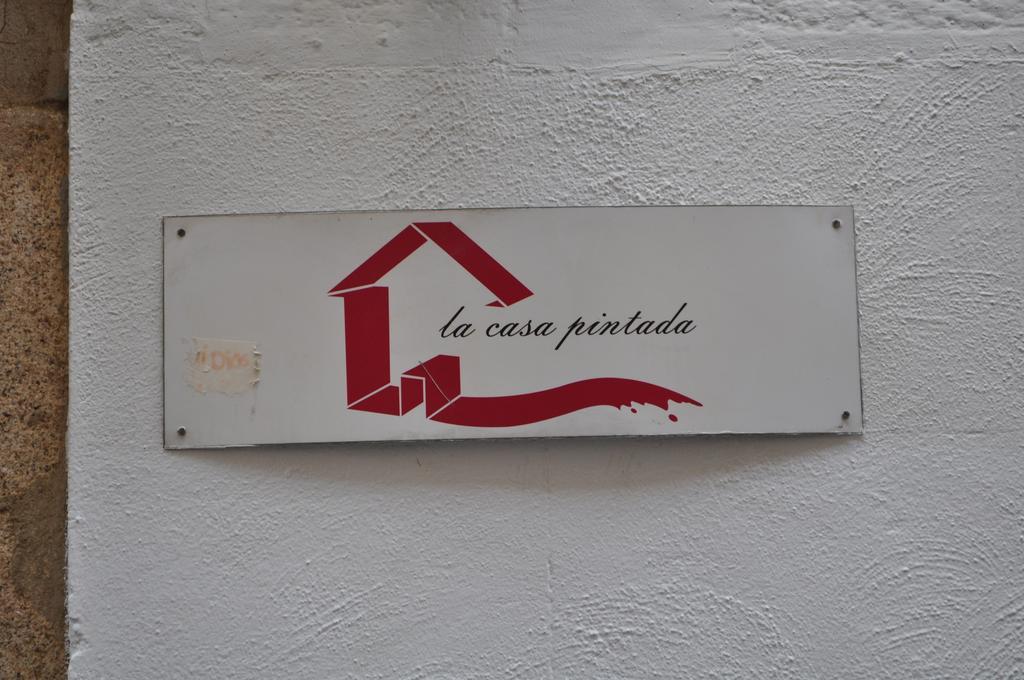 Apartamentos La Casa Pintada Caces Extérieur photo