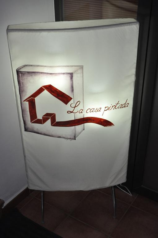 Apartamentos La Casa Pintada Caces Extérieur photo
