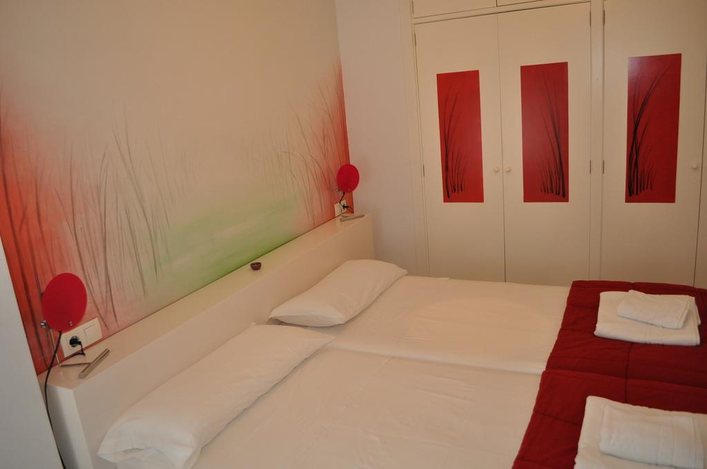 Apartamentos La Casa Pintada Caces Chambre photo