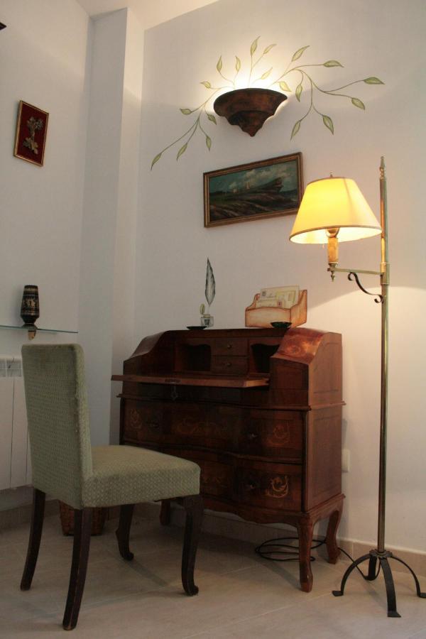 Apartamentos La Casa Pintada Caces Extérieur photo