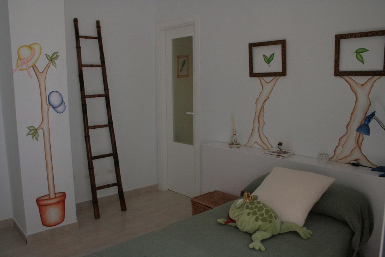 Apartamentos La Casa Pintada Caces Extérieur photo