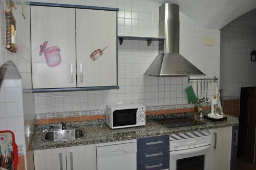 Apartamentos La Casa Pintada Caces Extérieur photo