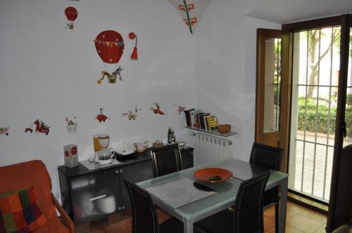 Apartamentos La Casa Pintada Caces Extérieur photo